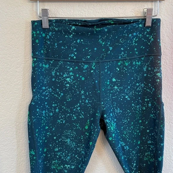 Athleta Ultimate Stash Pocket Split Capri Pant Splattered Green size Medium - Picture 3 of 9